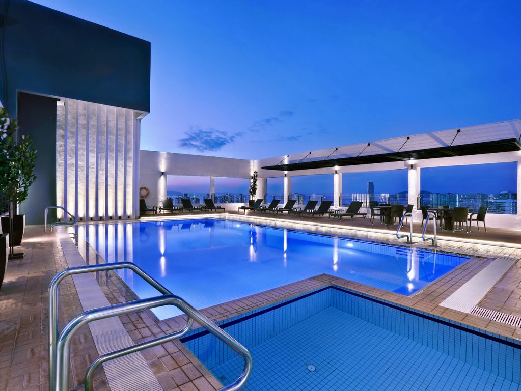 Neo Plus Hotel zwembad(voorbeeldaccommodatie)